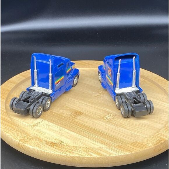 2 loose Jeff Gordon Hendrick 5” semi tractor without trailers in good condition - Picture 5 of 9